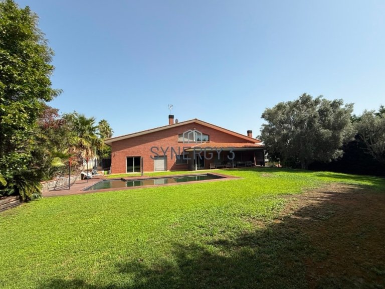 Exclusiva vivienda unifamiliar de 675 m² sobre una parcela de 1.250 m² en Can Pallars – Can Llobateres (Sant Quirze del Vallès)